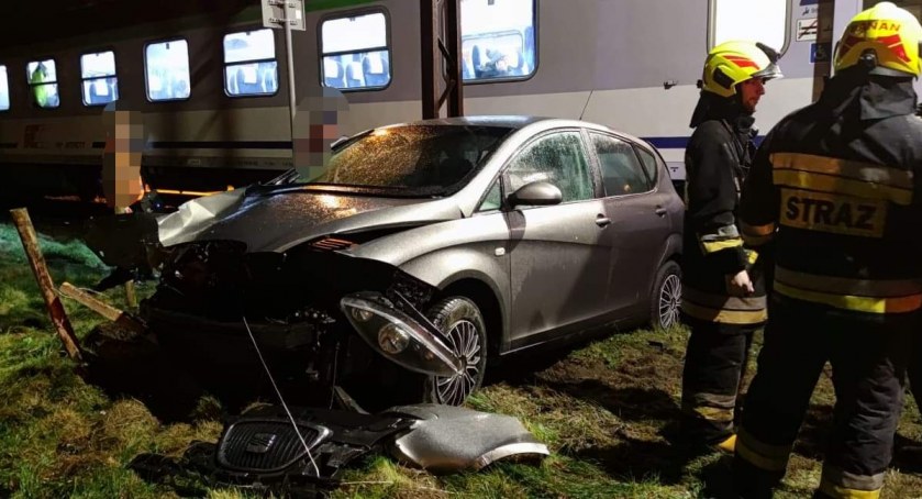 Zderzenie pociągu z samochodem. Są utrudnienia 