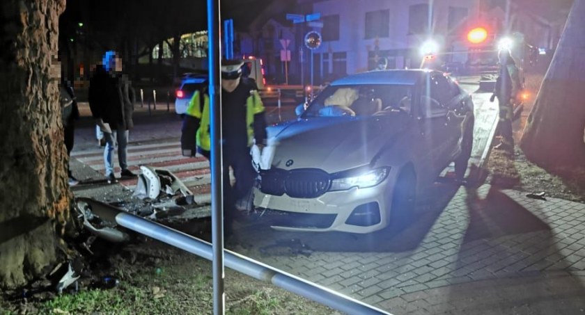 Zderzenie citroena i BMW (foto)