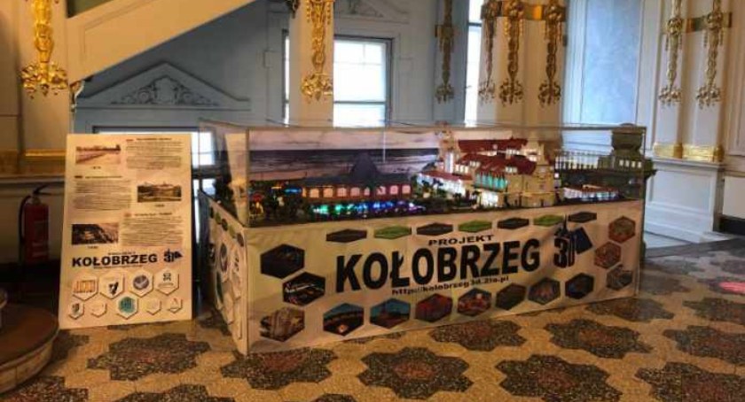 Uczniowie odtworzyli kołobrzeski Pałac Nadbrzeżny w technologii 3D. Można go teraz podziwiać w berlińskim ratuszu.