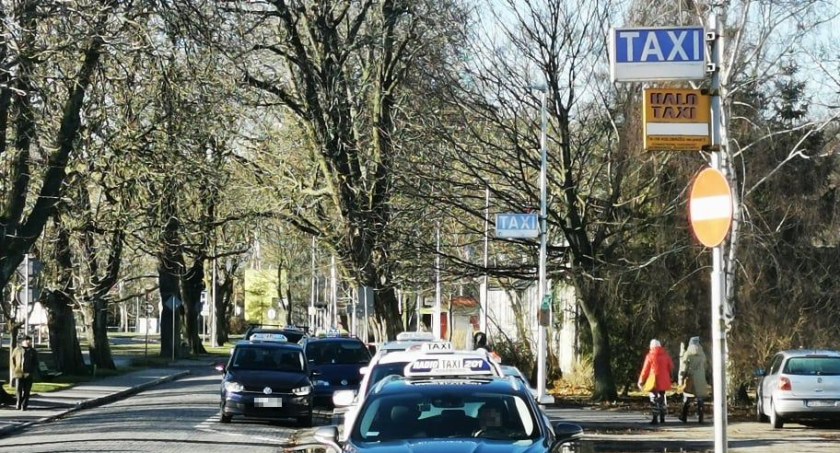 Taksówki w Kołobrzegu są za tanie? „Musimy jeździć 22 dni po 8 godzin, aby wyjść na zero”