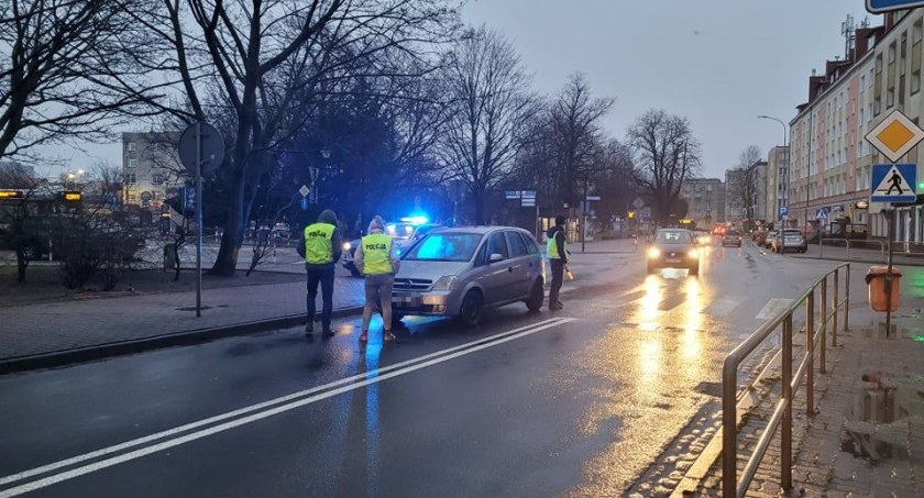 Potrącenie przy Jagiellońskiej. 71-latek nie zauważył pieszej