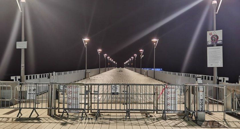Nadciąga potężny wiatr. Molo zamknięte do odwołania