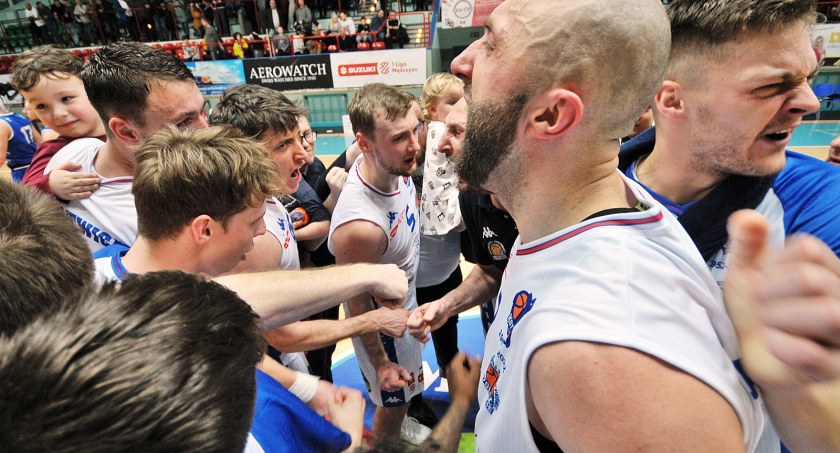 Derby ponownie dla Sensation Kotwicy