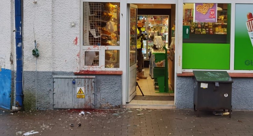 Wybita szyba i krew wokół. Zatrzymano sprawcę nocnej włamanie przy Kamiennej