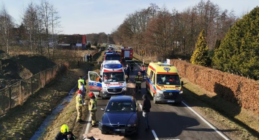 Na DK nr 11 zderzyły się dwa BMW (foto)