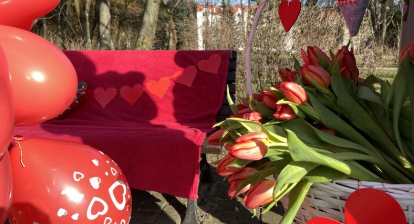 Na Skwerze Pionierów pojawiła się ławka miłości