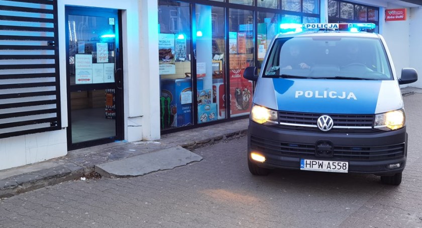 Włamanie do sklepu spożywczego. Policja szuka sprawców 