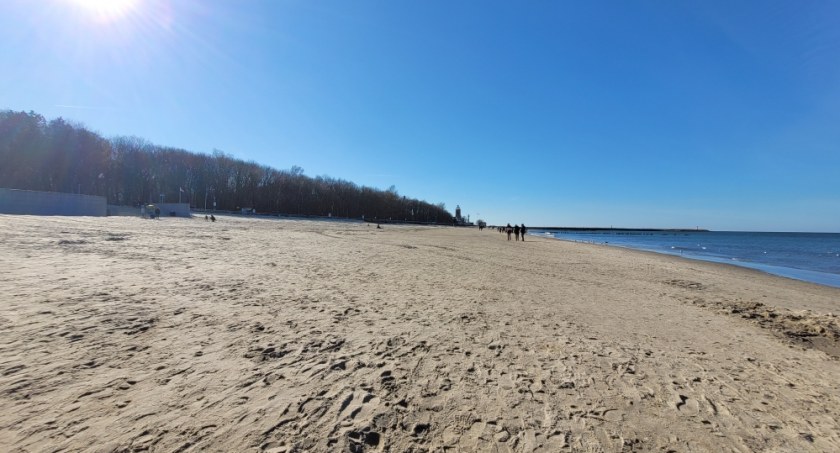 Refulacja na finiszu.  Kolejna piękna i szeroka plaża w Kołobrzegu