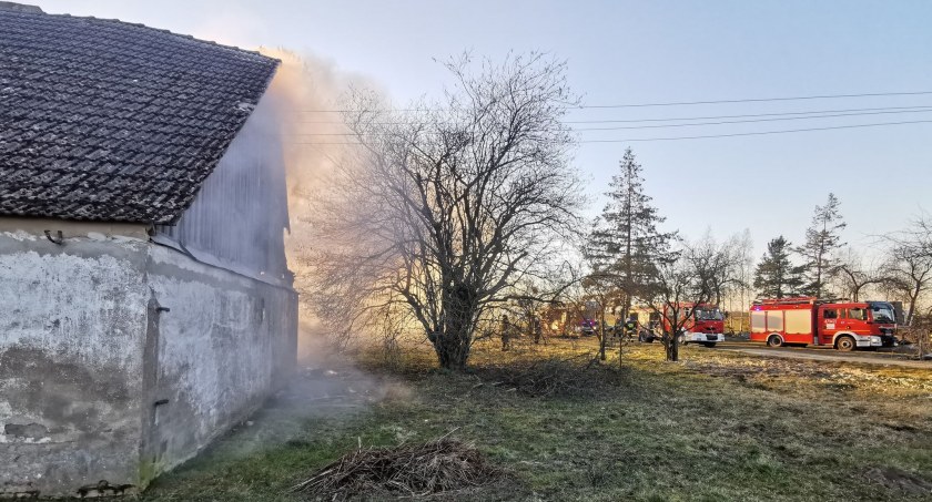 Pożar opuszczonego domu jednorodzinnego