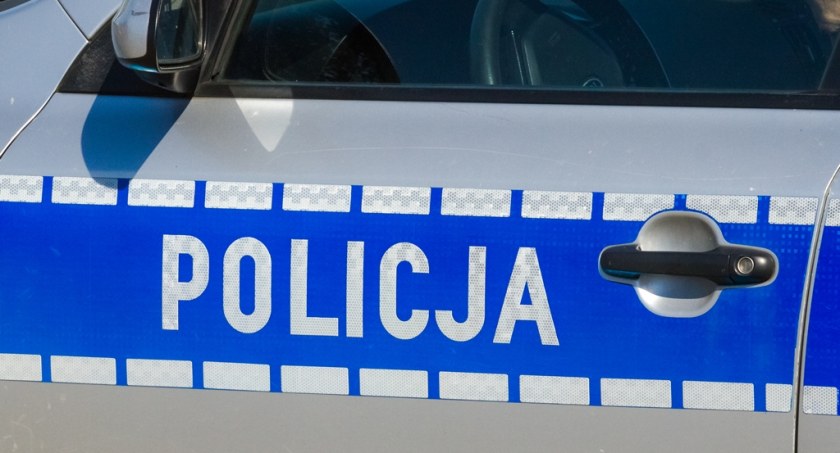 To już tradycja. Mężczyzna schował się przed policją w...