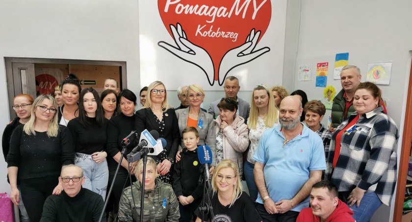PomagaMy Kołobrzeg w budynku głównej poczty. Tutaj działają wolontariusze