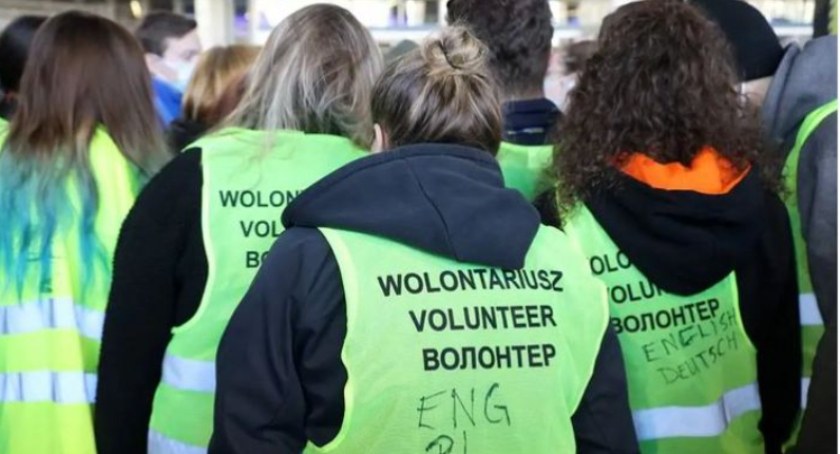 Uchodźcy tracą tymczasowe kwaterunki. Grupa ponad 20 matek z dziećmi trafiłaby na ulicę – pomogli wolontariusze