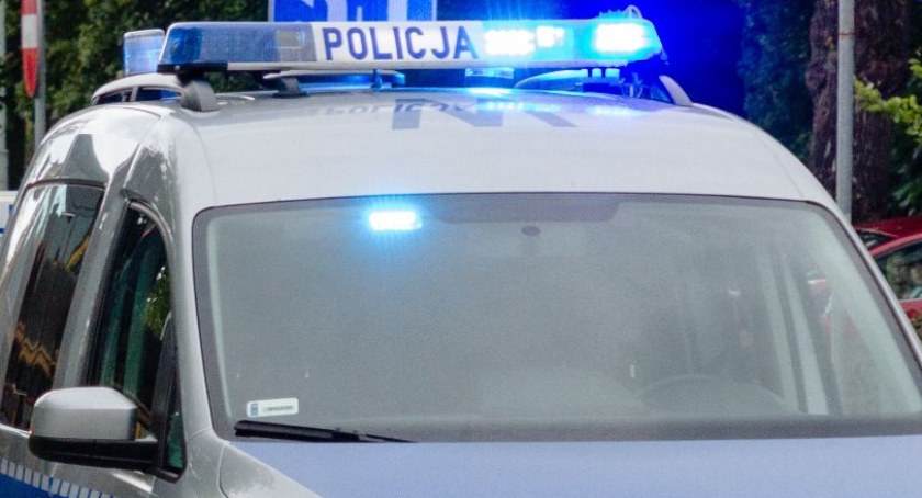 Groził i wybijał szyby siekierą. Został zatrzymany przez policję 