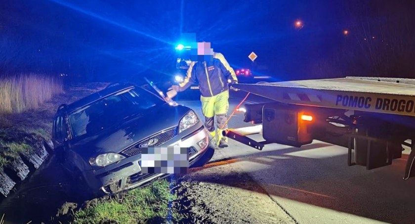Był pijany, jazdę skończył w rowie