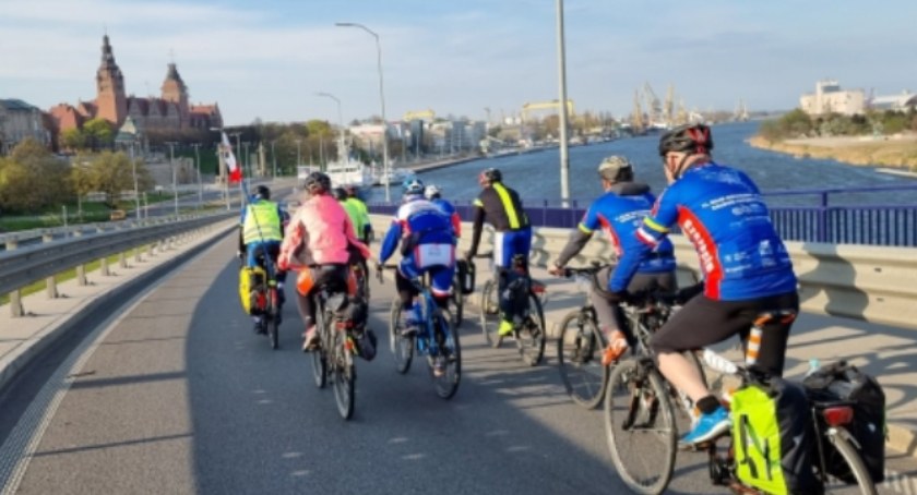 Zrobili rundę wokół Zalewu Szczecińskiego i zbiórkę dla Ukrainy