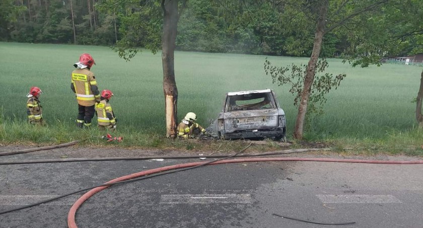 Śmiertelny wypadek pod Rymaniem. Samochód stanął w płomieniach 