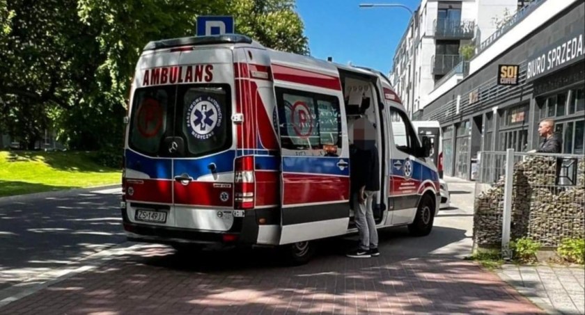 Weszła wprost na jadącą hulajnogę. Kobieta trafiła do szpitala