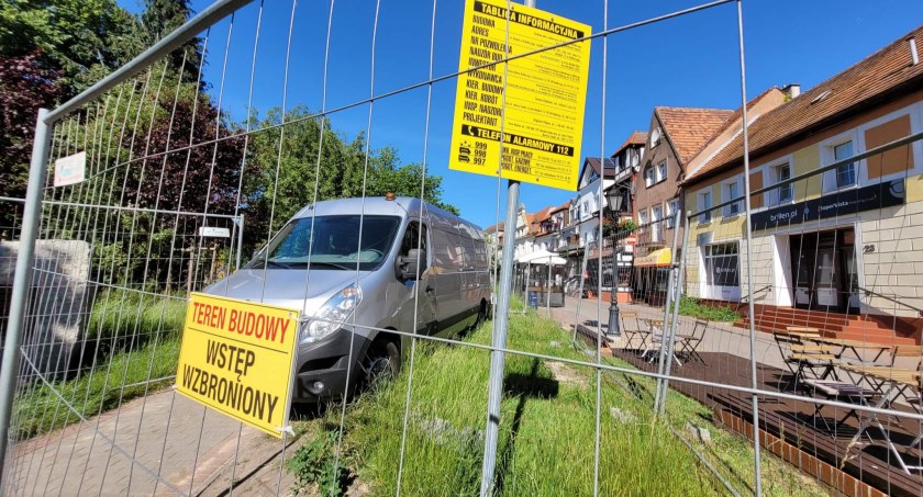 Plac zabaw przy ul.  Dubois dopiero na jesień? Wykonawca zawnioskował o wydłużenie terminu