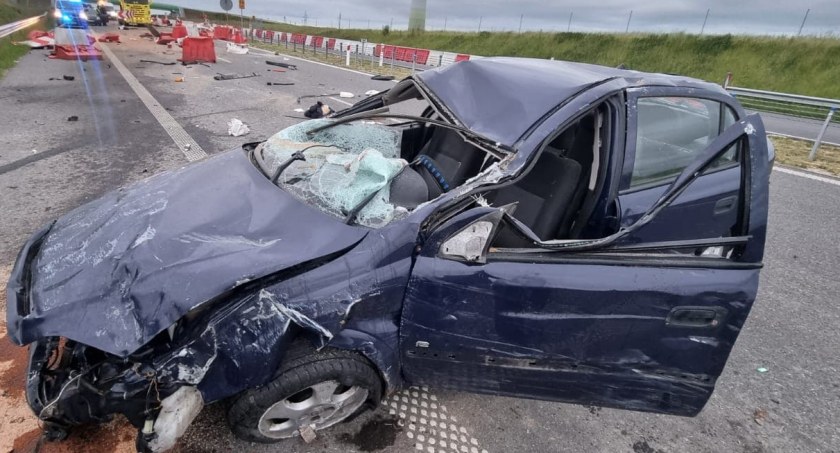 Wypadek na S6. Trzech mężczyzn trafiło do szpitala