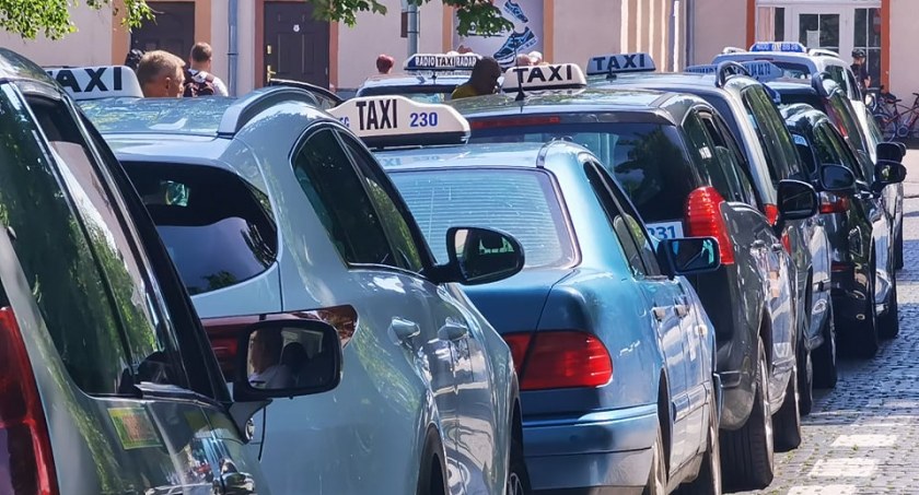 To już pewne – przejazdy taksówkami będą droższe. Radni zadecydowali