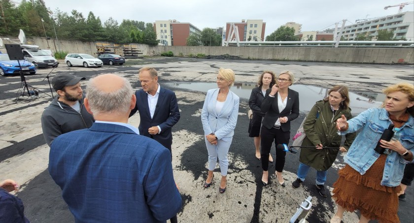 Tusk: „Cena ropy mogłaby wynosić 5.19, jednak nie u pana Obajtka” (video)