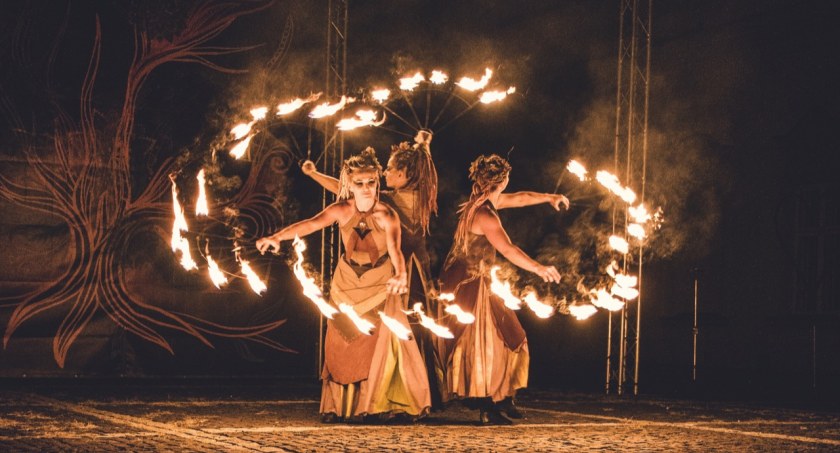 W najbliższy weekend kolejna odsłona Festiwalu Teatru Ulicznego. W programie m.in. Noc Kolorów 