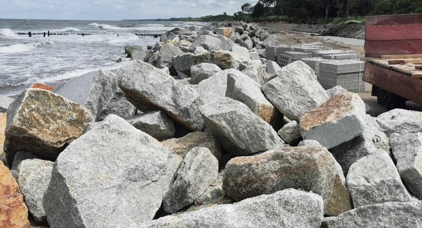 Zobacz, jak powstaje opaska brzegowa w kołobrzeskim Ekoparku. To wielomilionowa inwestycja (foto)