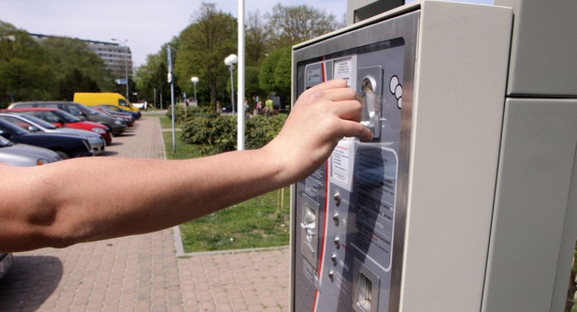 Będzie drożej w strefach płatnego parkowania. Radni przegłosowali projekt uchwały