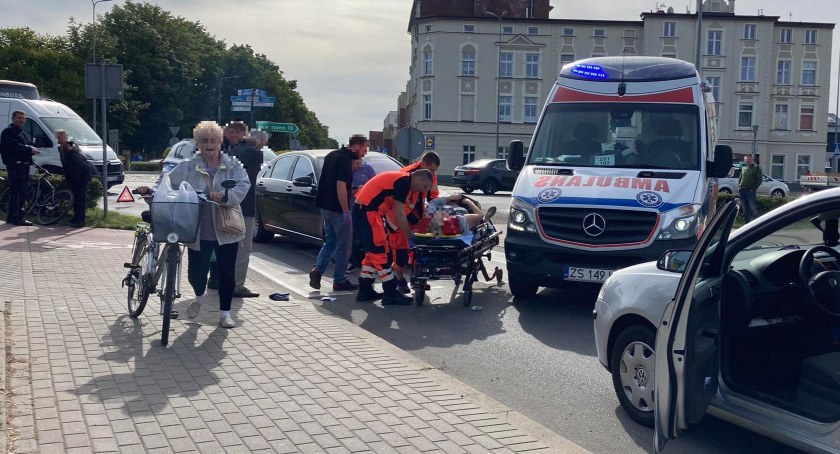 Potrącenie rowerzystki. Kobieta zabrana do szpitala