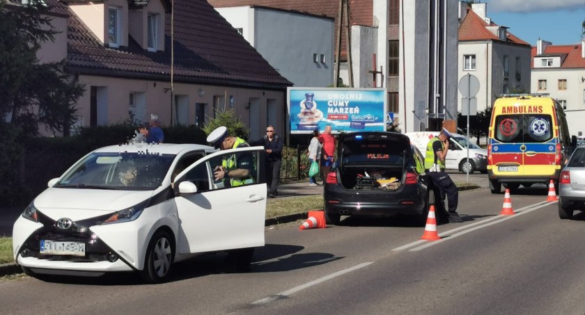 Kołobrzeg. Pijany kierowca potrącił kobietę na pasach