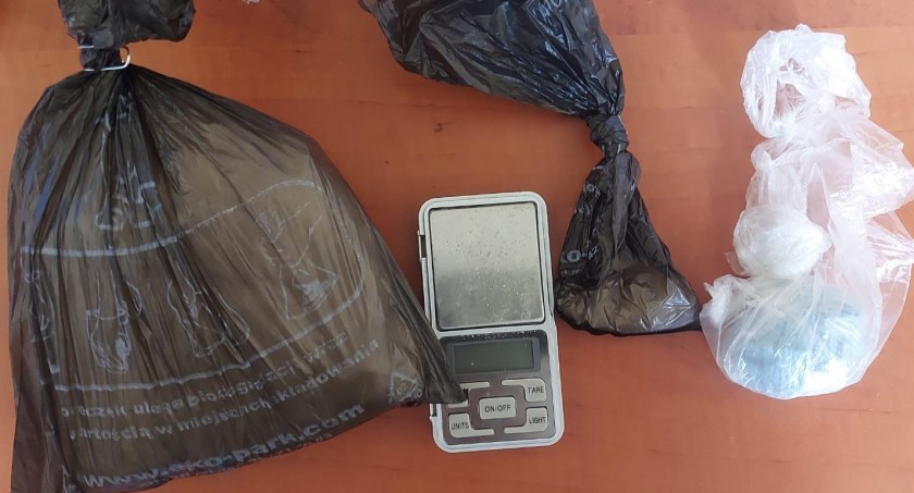 Policja zatrzymała dilera narkotyków. Miał kilogram amfetaminy i tabletki ecstasy