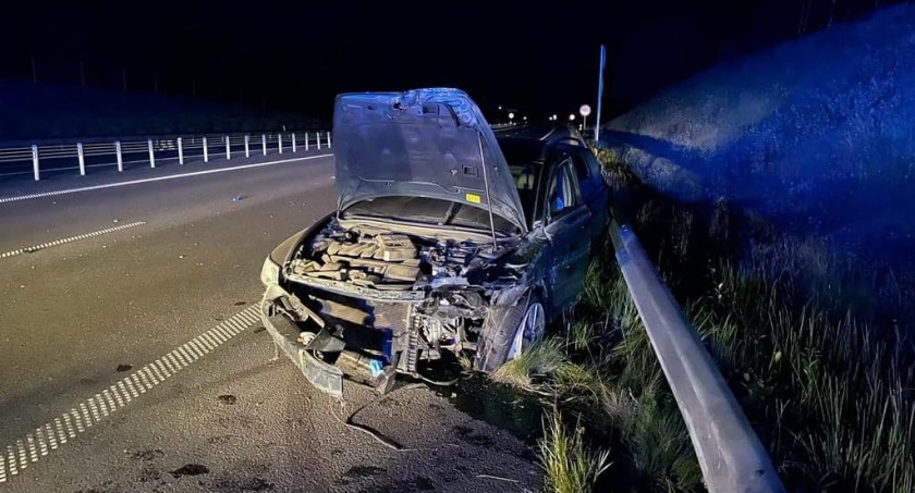 Droga S6. Volvo uderzyło w bariery (foto)