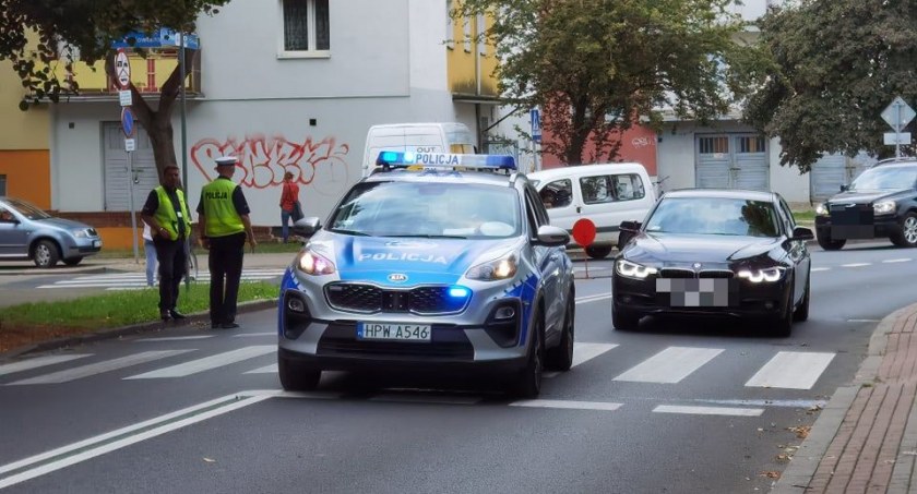 Potrącenie pieszego na pasach. Ranny mężczyzna trafił do szpitala