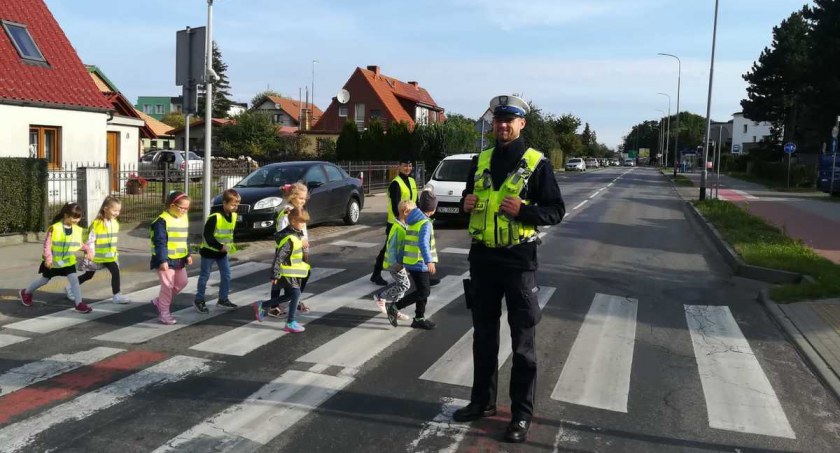 Więcej policjantów w okolicach szkół. Trwa akcja „Bezpieczna droga do szkoły”