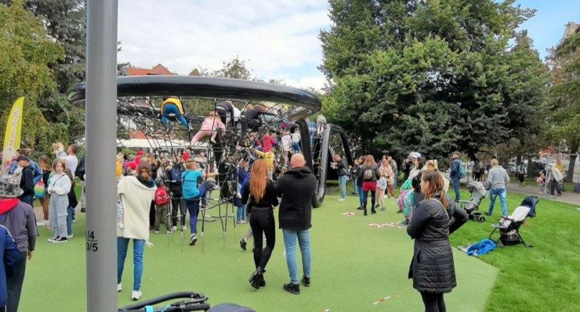 Plac zabaw przy ul. Dubois otwarty (foto,video)