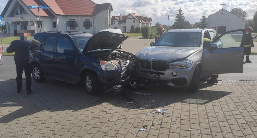 Zderzenie bmw i hondy w okolicy kołobrzeskiego cmentarza