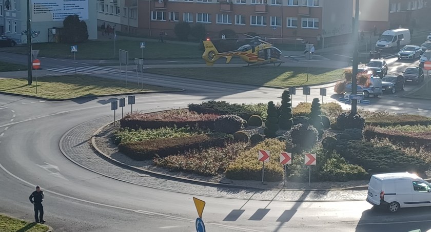 Śmigłowiec LPR ląduje przy Rondzie Solidarności. Ruch jest wstrzymany