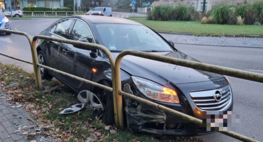 Uderzyła w barierki. Mogła być pod wpływem alkoholu
