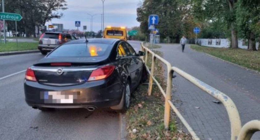 Kołobrzeg. Pijana 38-latka wjechała w barierki