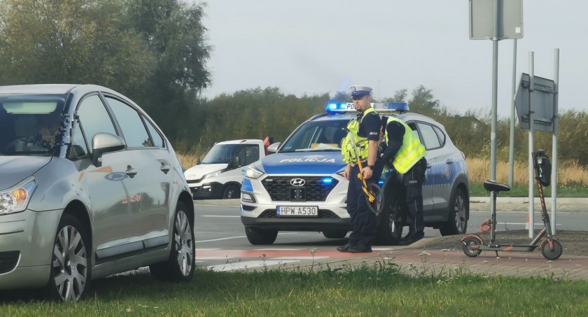 Przejeżdżała na hulajnodze, potrąciło ją auto. Filipinka trafiła do szpitala