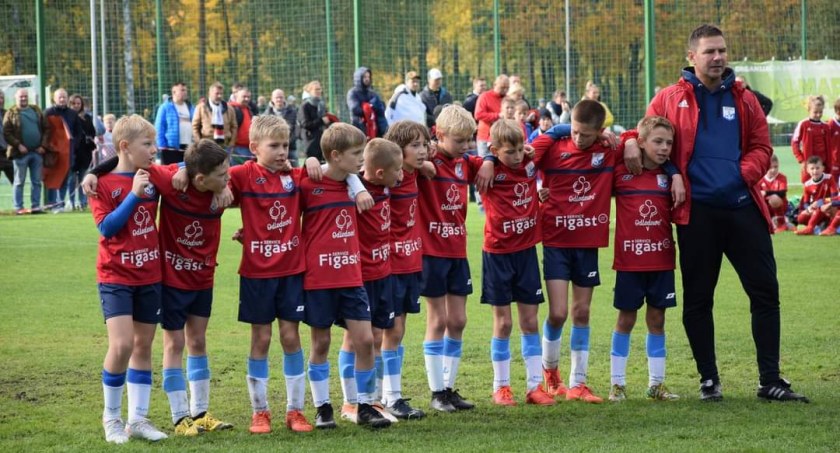 Świetny poczatek sezonu dla młodych pilkarzy Kotwicy