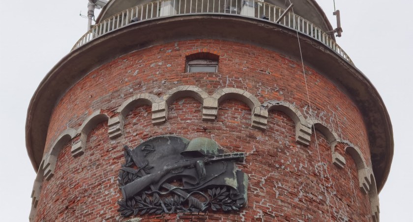 Miasto będzie demontować radziecką płaskorzeźbę. Jest zapytanie ofertowe