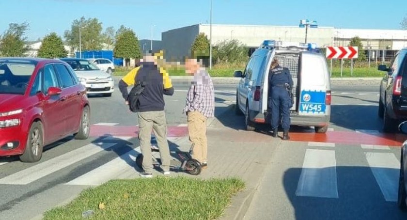 35-latek potrącony na przejściu dla pieszych. Dostał 700 zł mandatu