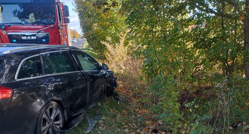 Zderzenie autokaru z samochodem osobowym. Utrudnienia na drodze Kołobrzeg - Gościno