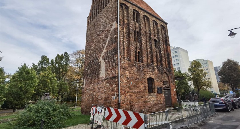 Remont Baszty Lontowej – jest trzech chętnych i niższa oferta