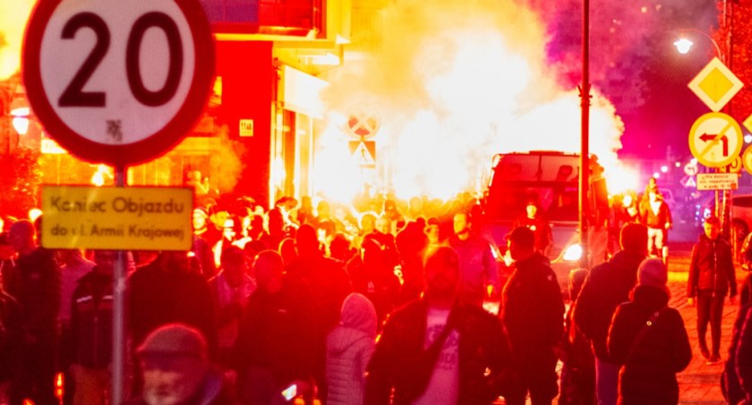 Kotwica - KKS Kalisz. Przemarsz kibiców (foto, video)