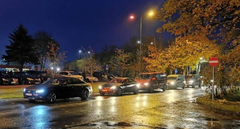 Ważna informacja dla kierowców. Zmiana organizacji ruchu przy kołobrzeskim cmentarzu