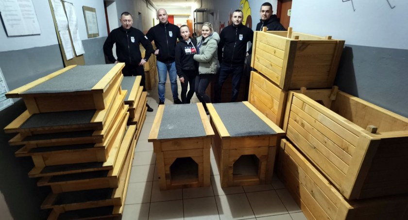 Kibice ufundowali 15 nowych bud dla kołobrzeskiego schroniska (foto)