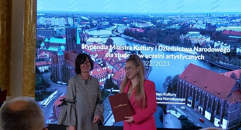 Weronika Włodarczyk z Zieleniewa odebrała  stypendium artystyczne Ministra Kultury i Dziedzictwa Narodowego 