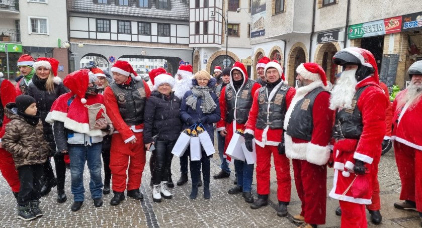 Obdarowali prezentami kilka rodzin. XIII finał Motopaczki w Kołobrzegu (foto)